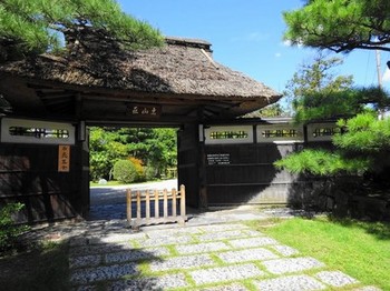 151002東山荘②、正門 (コピー).JPG