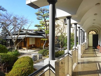 160109桑山美術館⑫、回廊と庭園 (コピー).JPG