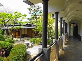 160406桑山美術館⑥、回廊と庭園 (コピー).JPG