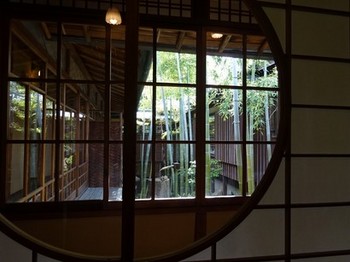 160508爲三郎記念館⑪、受付から中庭を見る (コピー).JPG
