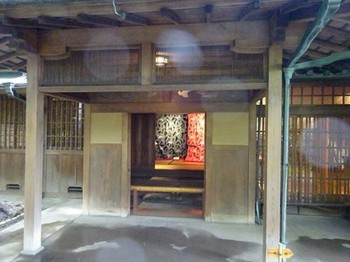 160611爲三郎記念館③、玄関（唯一無二の美しさ） (コピー).JPG