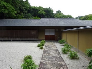 160712浜松市茶室「松韻亭」①、前庭と玄関 (コピー).JPG