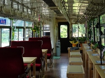 160722森の列車カフェ⑤、店内 (コピー).JPG