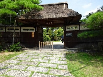 160806東山荘①、正門 (コピー).JPG