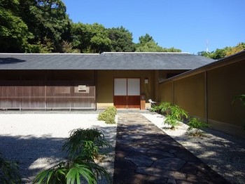 161026浜松市茶室「松韻亭」②、前庭と玄関 (コピー).JPG