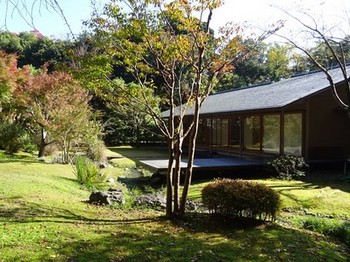 161122浜松市茶室「松韻亭」⑪、主棟と庭 (コピー).JPG