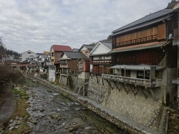 170106足助めぐり18、真弓橋から見る川沿いの風景 (コピー).JPG