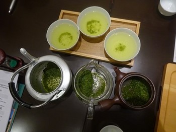170214深緑茶房「お茶教室」⑯、急須の材質の違いによる飲み比べ (コピー).JPG
