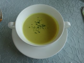 170218欧風料理「ル・パラディ」③、カレー風味のスープ (コピー).JPG