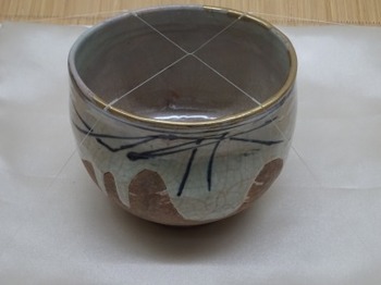 191115荒川豊蔵資料館20、呉須松葉絵茶碗.JPG