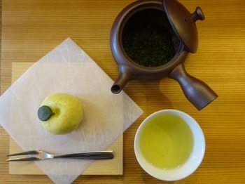 191214茶カフェ深緑茶房02、伊勢玉緑茶とゆず上用.JPG