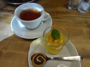 s_171128イノーヴェ⑨、プティデセールと紅茶.JPG