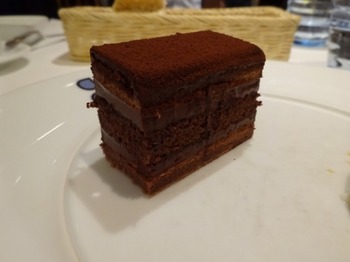 s_180314ポール・ボキューズ名古屋⑤、チョコレートケーキ.JPG