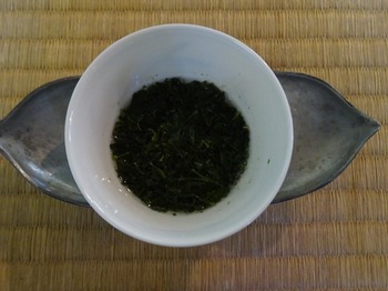 s_180422茶室「三賞亭」⑭、碗茶一煎目（升半「梅衣」）.JPG