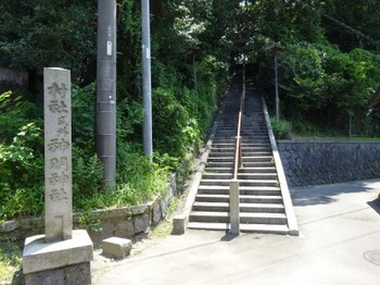 s_190808とこなめあるき26、神明社の裏階段.JPG