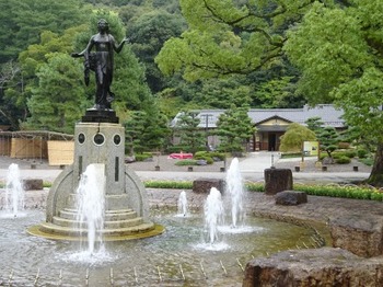 s_191014岐阜公園05、女神の噴水.JPG