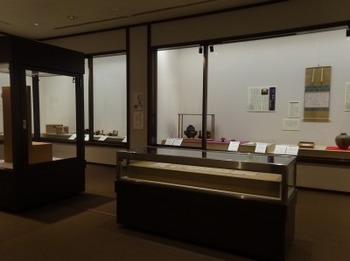 s_191028彦根城博物館19、テーマ展会場.JPG