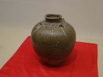 s_191109彦根城博物館09、呂宋壺.JPG